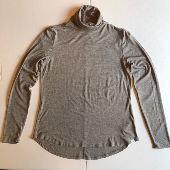 NWT prAna Gray Lightweight Turtleneck Long Sleeve Top Size S - Picture 1 of 5